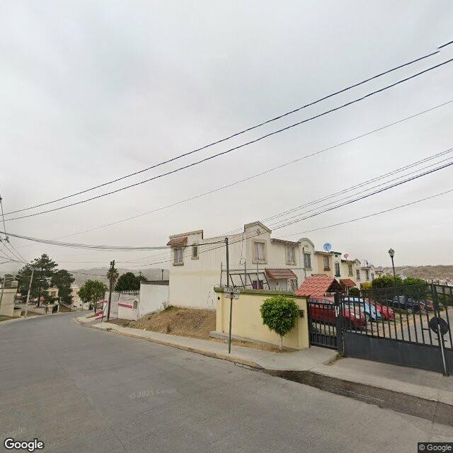 Casa en remate bancario en Urbi Villa del Re, Huehuetoca – 2 recámaras - foto 3