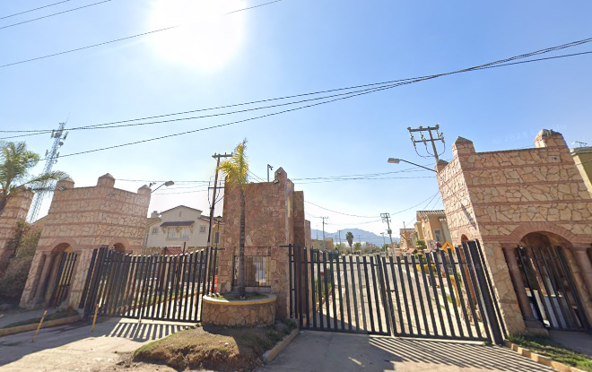 Casa en remate bancario en Real del Cid Cuarta Etapa, Tecámac - foto 2