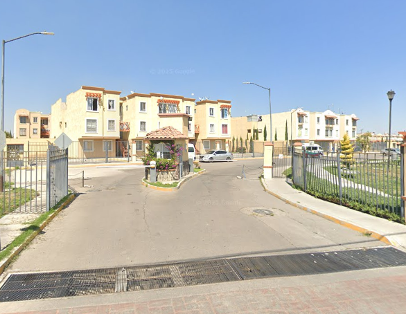 Casa en remate bancario en Conjunto Urbano Real Verona Cu, Tecámac - foto 3